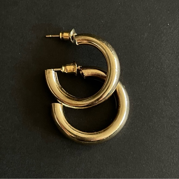 Buccatini Gold Hoop Fashion Earrings - NWT - Picture 7 of 9